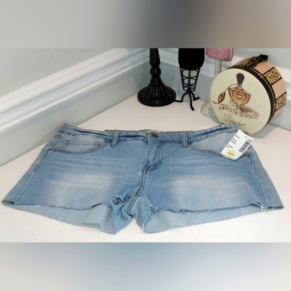 BP Light Wash Distressed Fray Bottom Stretch Jean Shorts NWT Multiple Sizes